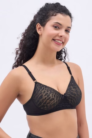 Padded Non-Wired Full Coverage Bra in Black - Lace